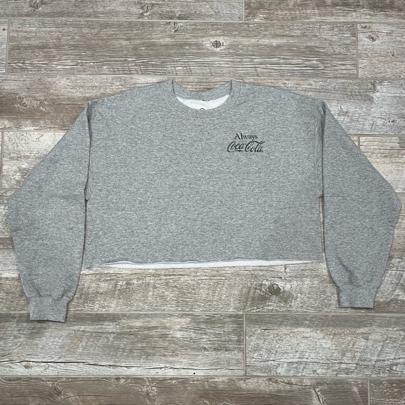 JUNK FOOD CLOTHING Coca Cola Polar Bear Cropped Sweatshirt - Picture 1 of 5